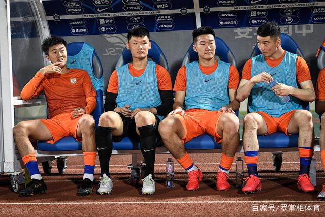 贺希宁44分深圳胜广东 王哲林19+10上海负吉林